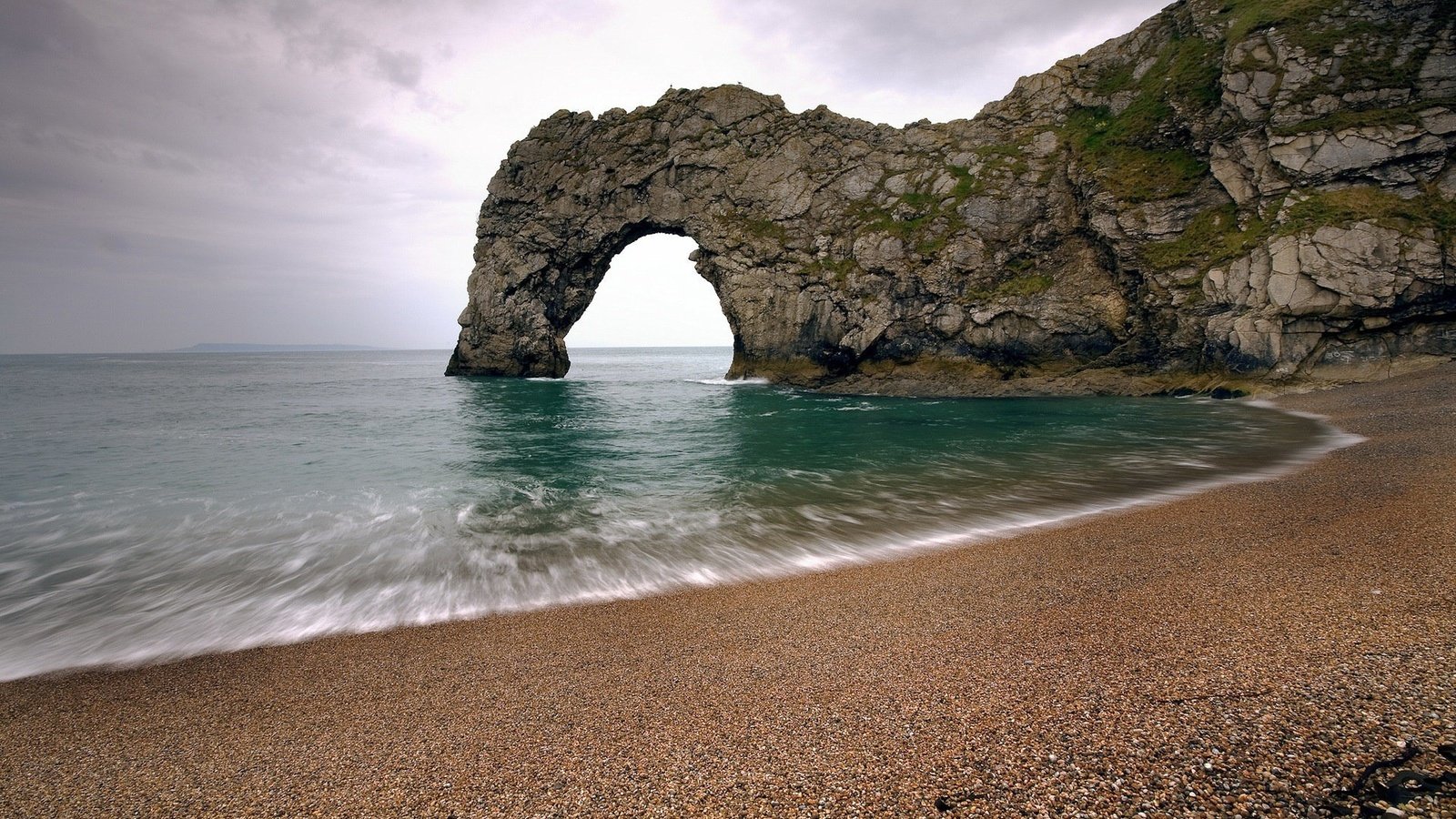 Обои галька, море, скала, заплыв, пролив, pebbles, sea, rock, swim, strait разрешение 1920x1200 Загрузить