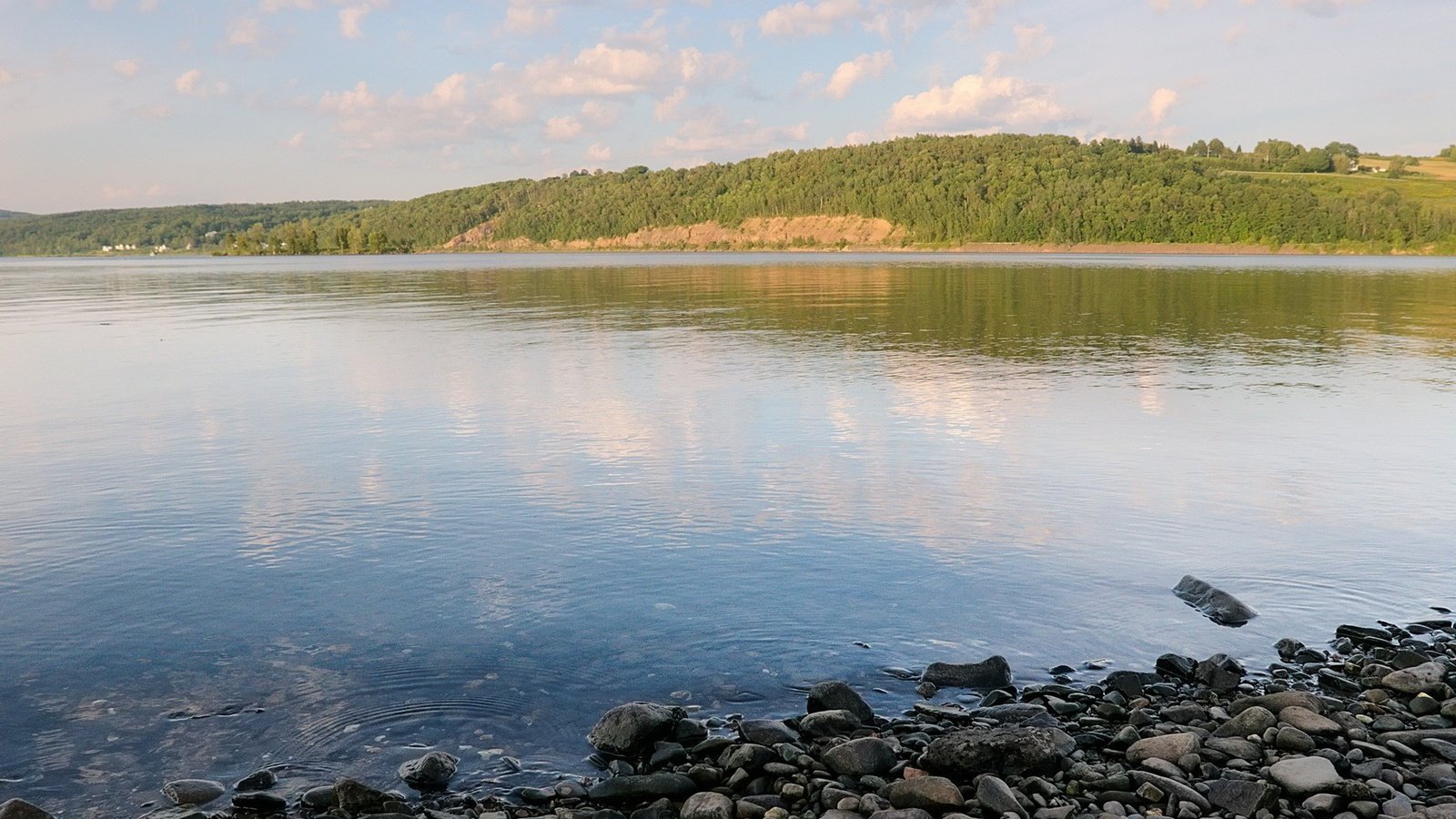 Обои вода, озеро, камни, берег, water, lake, stones, shore разрешение 1920x1280 Загрузить