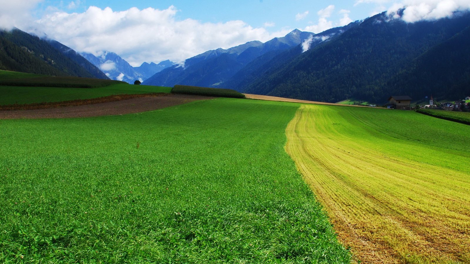 Обои небо, дорога, трава, горы, поле, the sky, road, grass, mountains, field разрешение 1920x1200 Загрузить