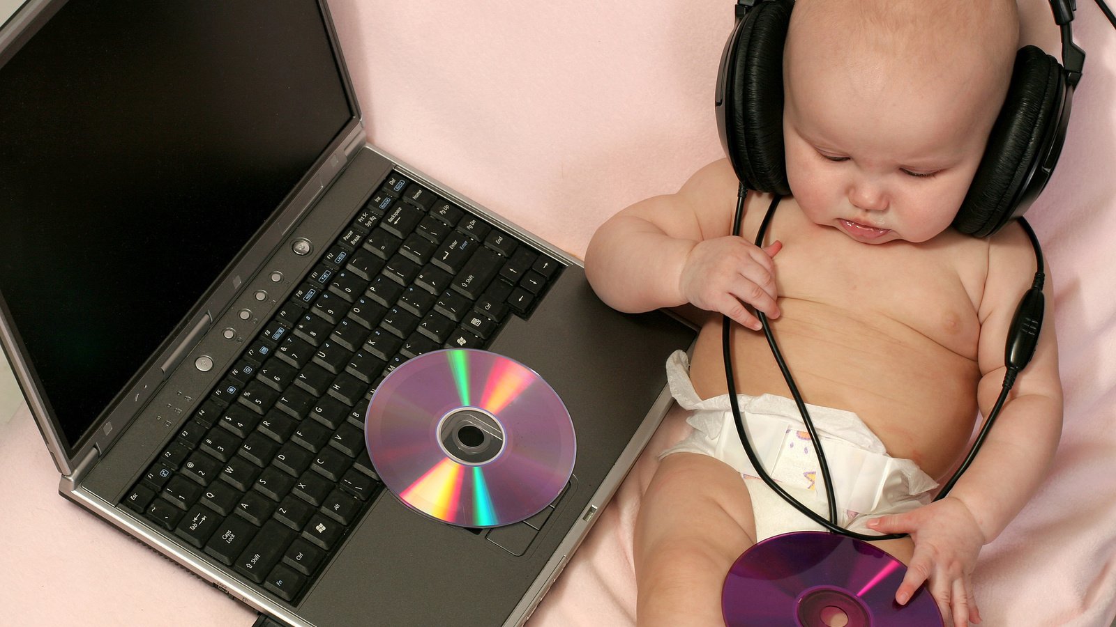 Обои музыка, наушники, ребенок, ноутбук, music, headphones, child, laptop разрешение 2560x1600 Загрузить