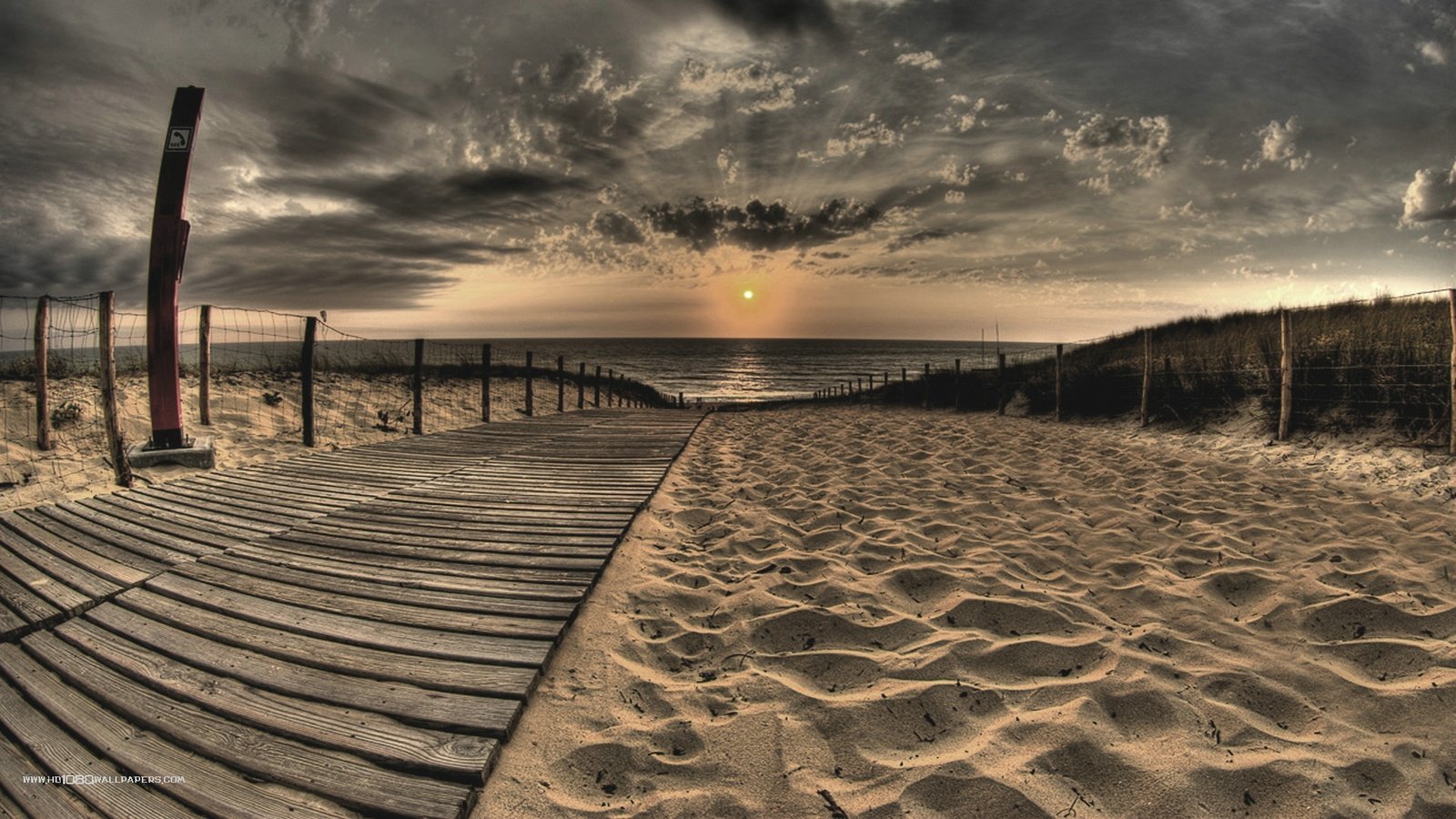 Обои облака, солнце, берег, песок, дорожка, пляж, clouds, the sun, shore, sand, track, beach разрешение 1920x1080 Загрузить