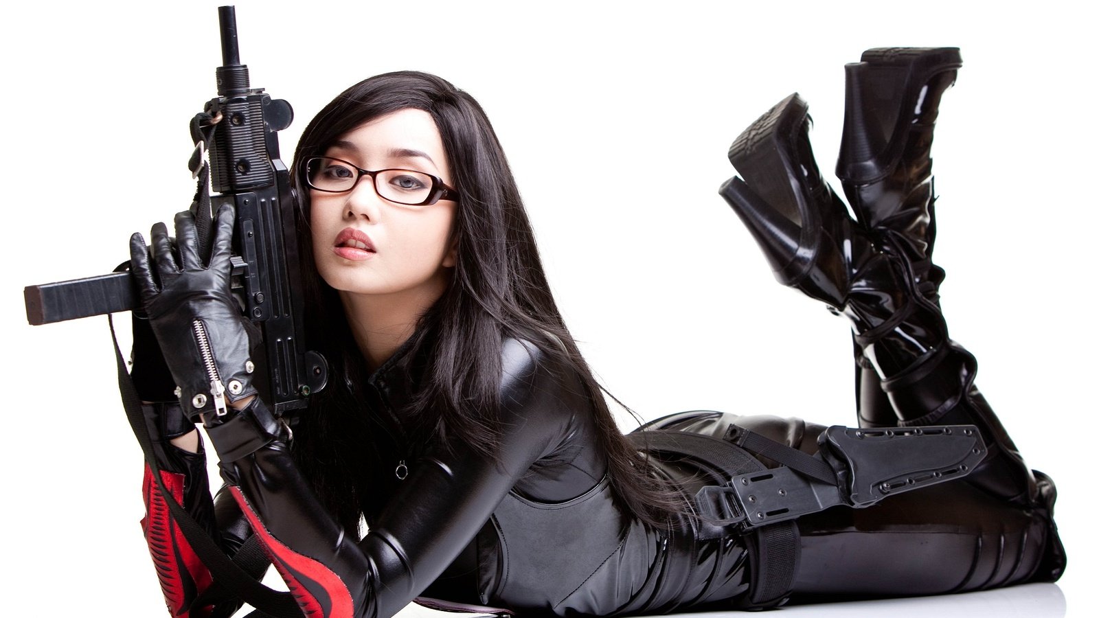 Обои девушки оружие, girls guns разрешение 2560x1600 Загрузить