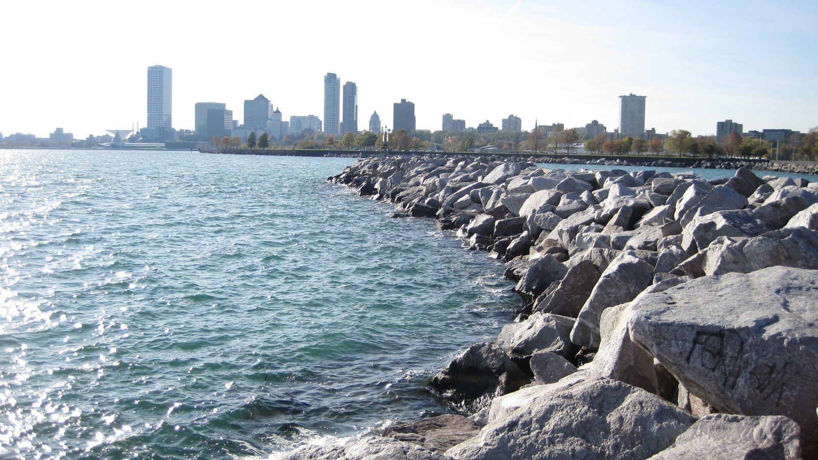 Обои вода, камни, море, город, побережье, дома, здания, water, stones, sea, the city, coast, home, building разрешение 2816x2112 Загрузить