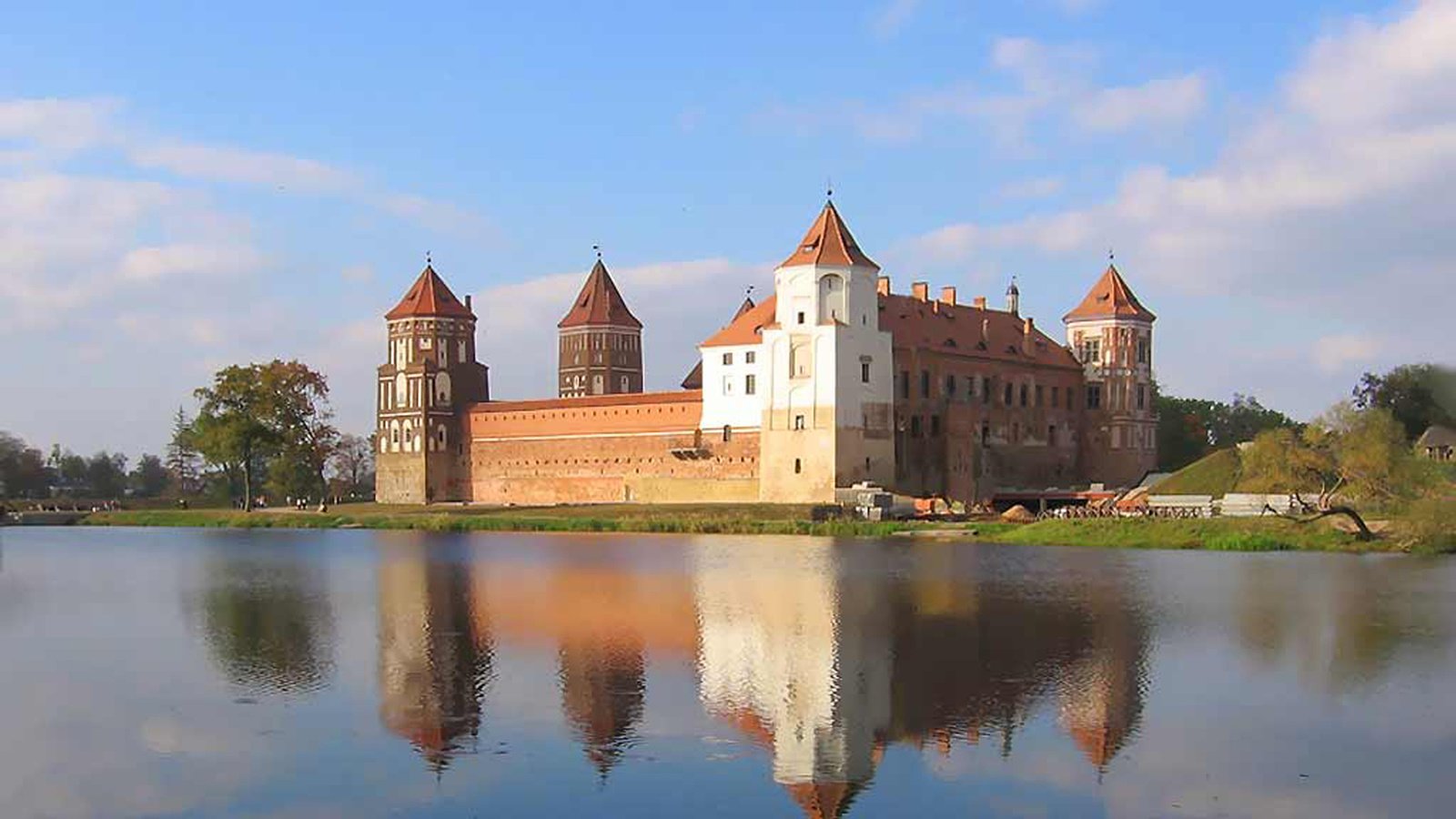 Обои озеро, замок, отражение в воде, lake, castle, the reflection in the water разрешение 1920x1200 Загрузить