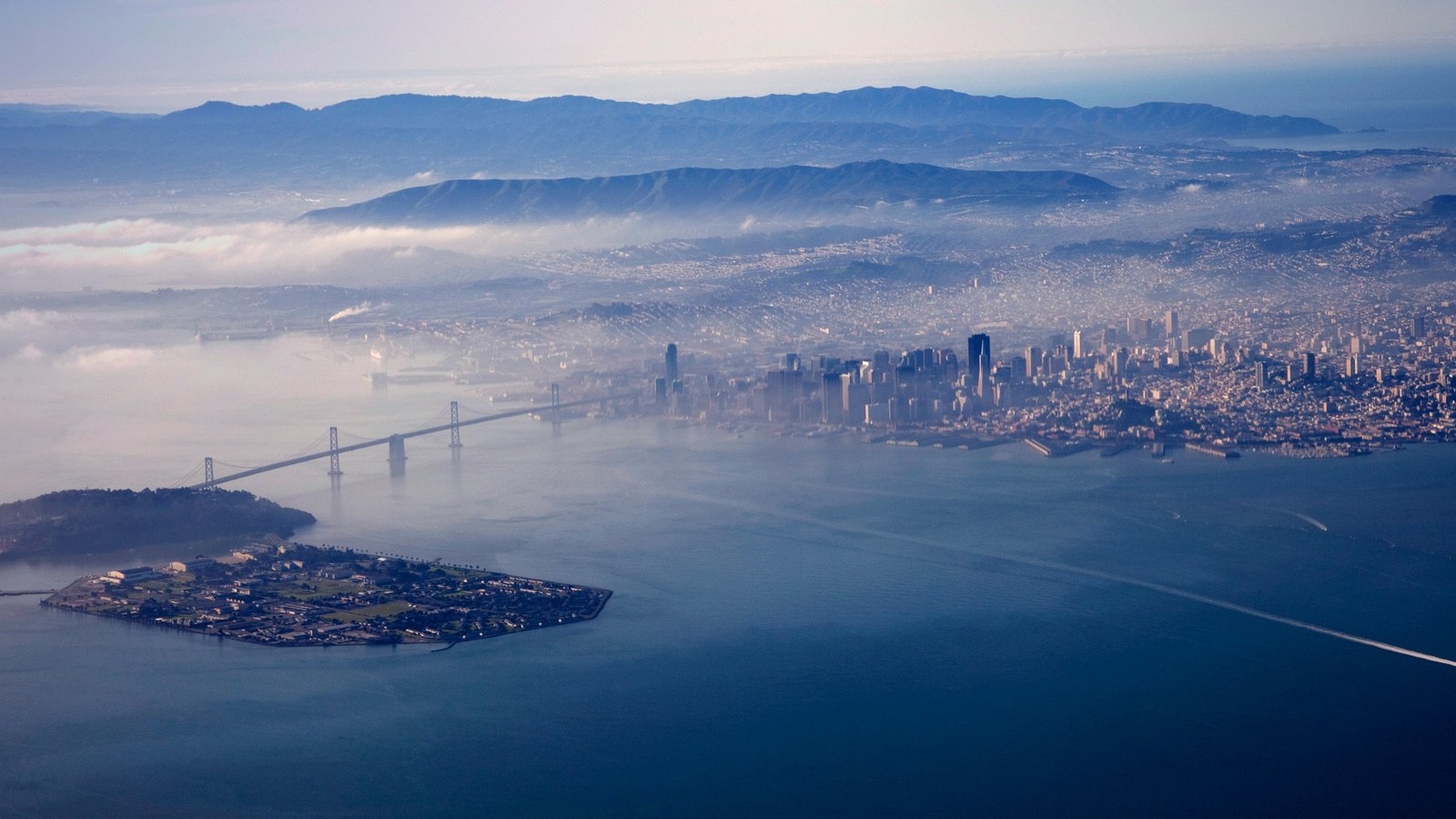 Обои туман, мост, город, залив, сша, калифорния, bay bridge, бэй бридж, fog, bridge, the city, bay, usa, ca разрешение 1920x1080 Загрузить