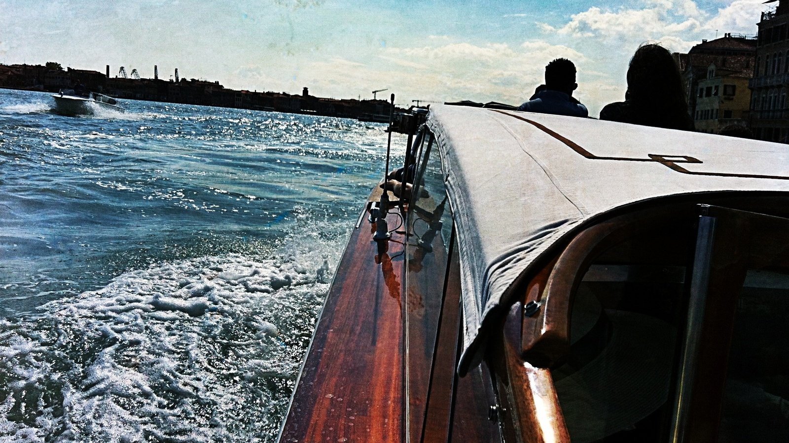 Обои вода, солнце, венеция, катер, гранд-канал, water, the sun, venice, boat, the grand canal разрешение 2056x1536 Загрузить