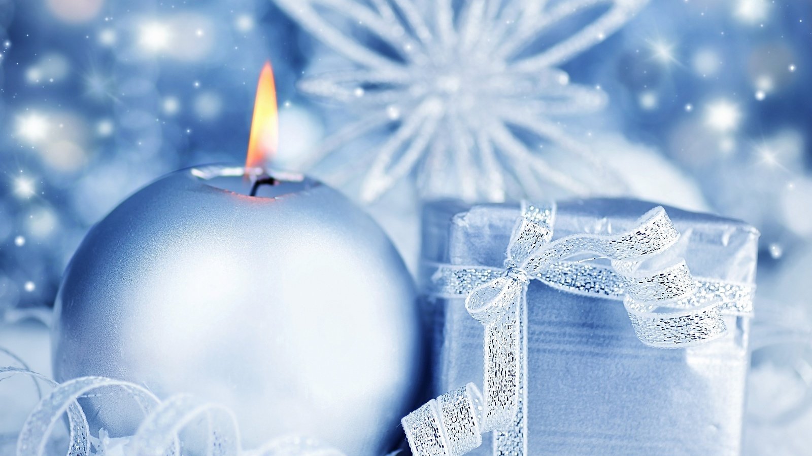 Обои новый год, зима, голубой фон, свеча, подарок, снежинка, new year, winter, blue background, candle, gift, snowflake разрешение 2560x1920 Загрузить