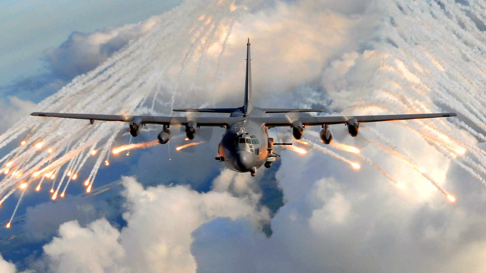 Обои самолет, nebo, ac 130, обьлака, the plane, oblaka разрешение 2689x1660 Загрузить