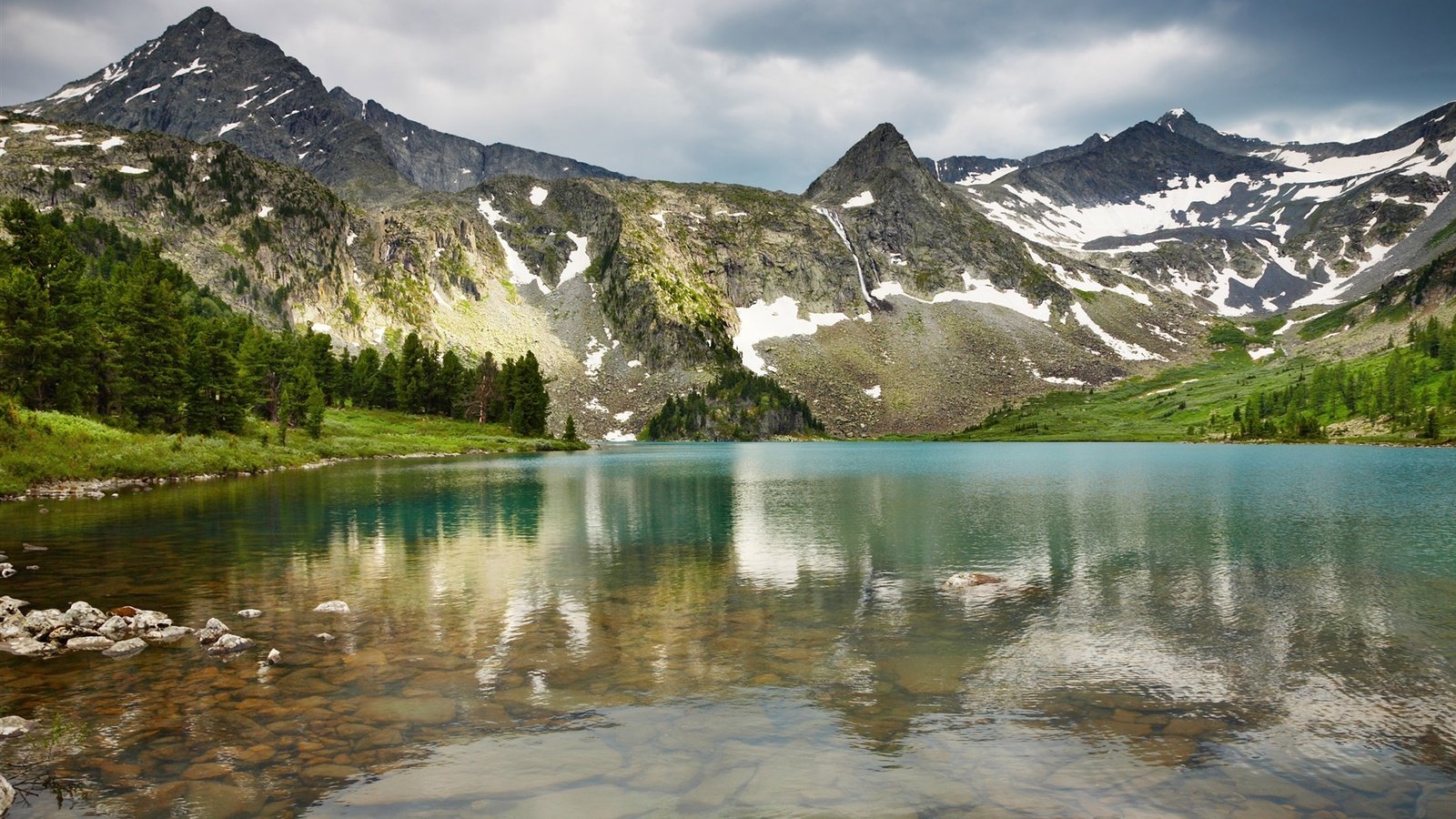 Обои небо, облака, деревья, вода, озеро, горы, лес, отражение, the sky, clouds, trees, water, lake, mountains, forest, reflection разрешение 1920x1080 Загрузить