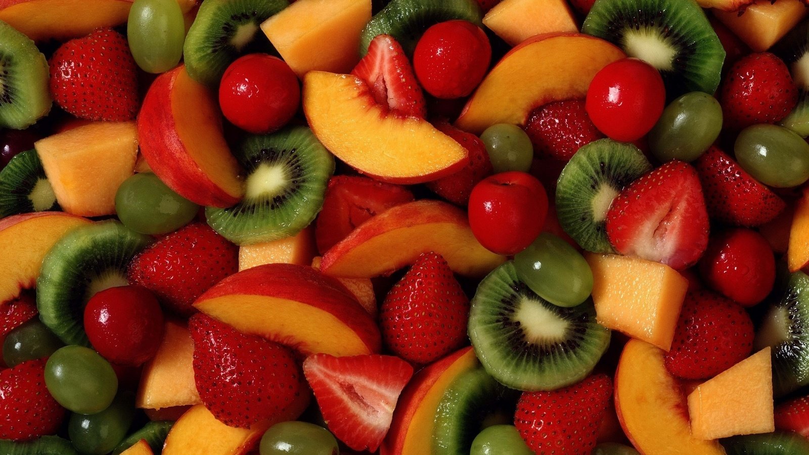 Обои виноград, фрукты, клубника, ягоды, вишня, персики, киви, grapes, fruit, strawberry, berries, cherry, peaches, kiwi разрешение 2560x1920 Загрузить