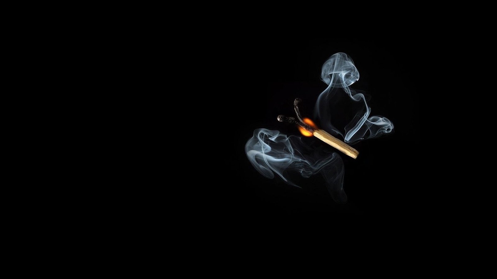 Обои бабочка, дым, черный фон, спичка, butterfly, smoke, black background, match разрешение 1920x1080 Загрузить