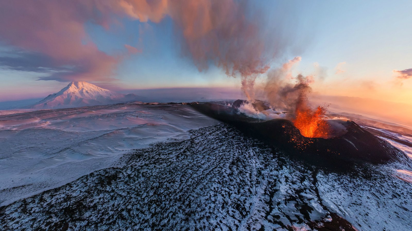 Обои камчатка, извержение, вулкан, плоский толбачик, kamchatka, the eruption, the volcano, flat tolbachik разрешение 1920x1200 Загрузить