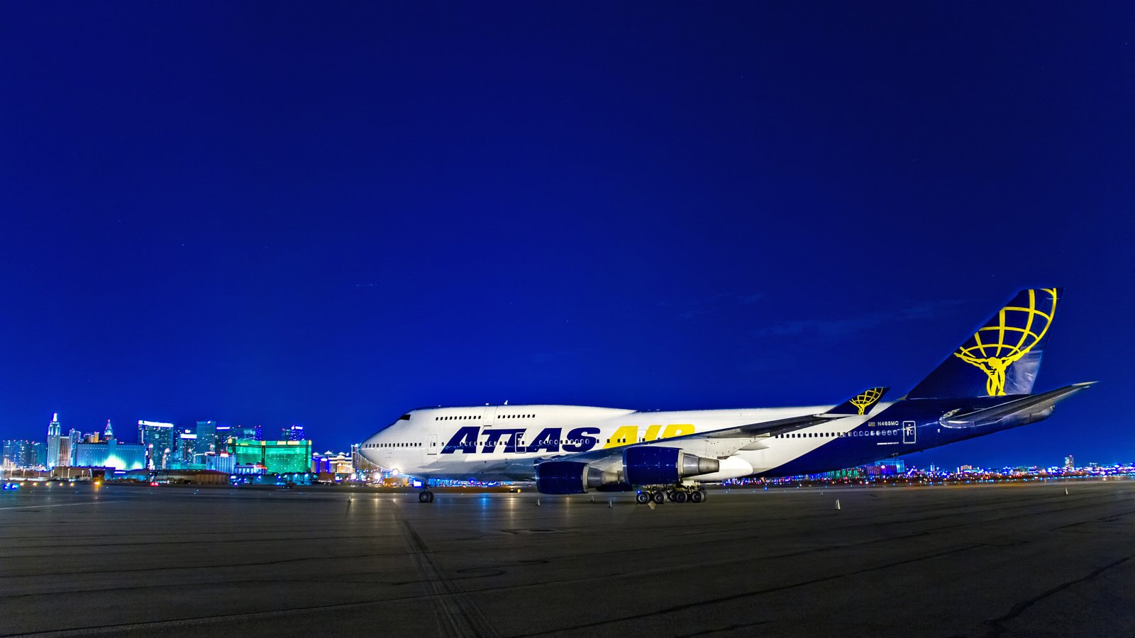 Обои ночь, огни, самолет, boeing 747, воинг 747, night, lights, the plane, boing 747 разрешение 2560x1600 Загрузить