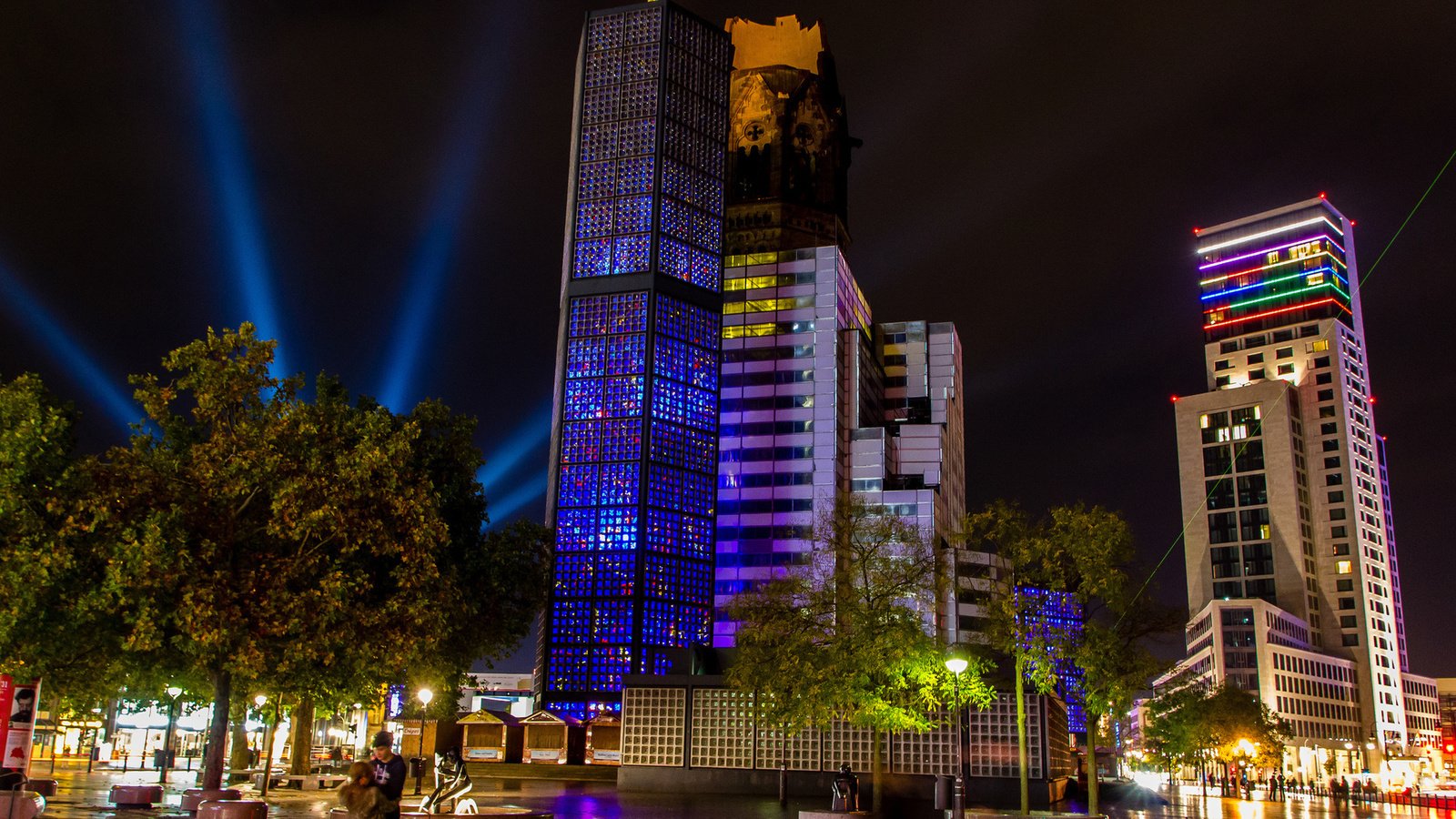 Обои ночь, церковь, германия, берлин, 2013, berlin festival of lights, deutschland, мемориальная церковь кайзера вильгельма, breitscheidplatz, площадь брайтшайдплац, night, church, germany, berlin, the memorial church of kaiser wilhelm, square breitscheidplatz разрешение 1920x1200 Загрузить