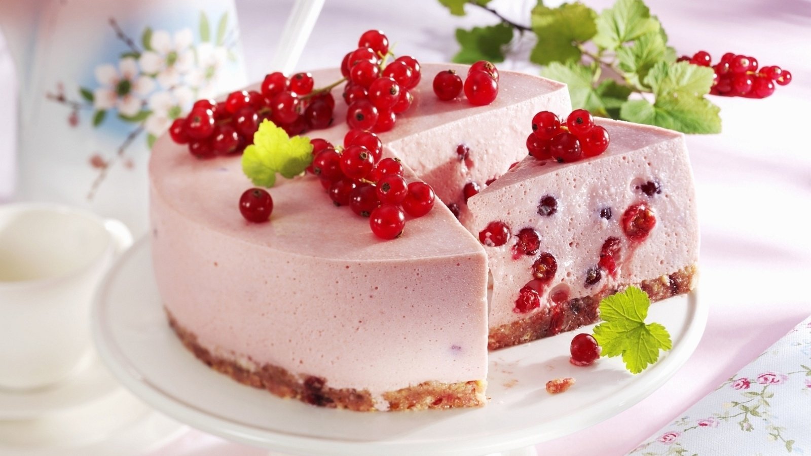 Обои еда, чашка, сладкое, торт, десерт, пирожное, смородины, food, cup, sweet, cake, dessert, currant разрешение 1920x1200 Загрузить