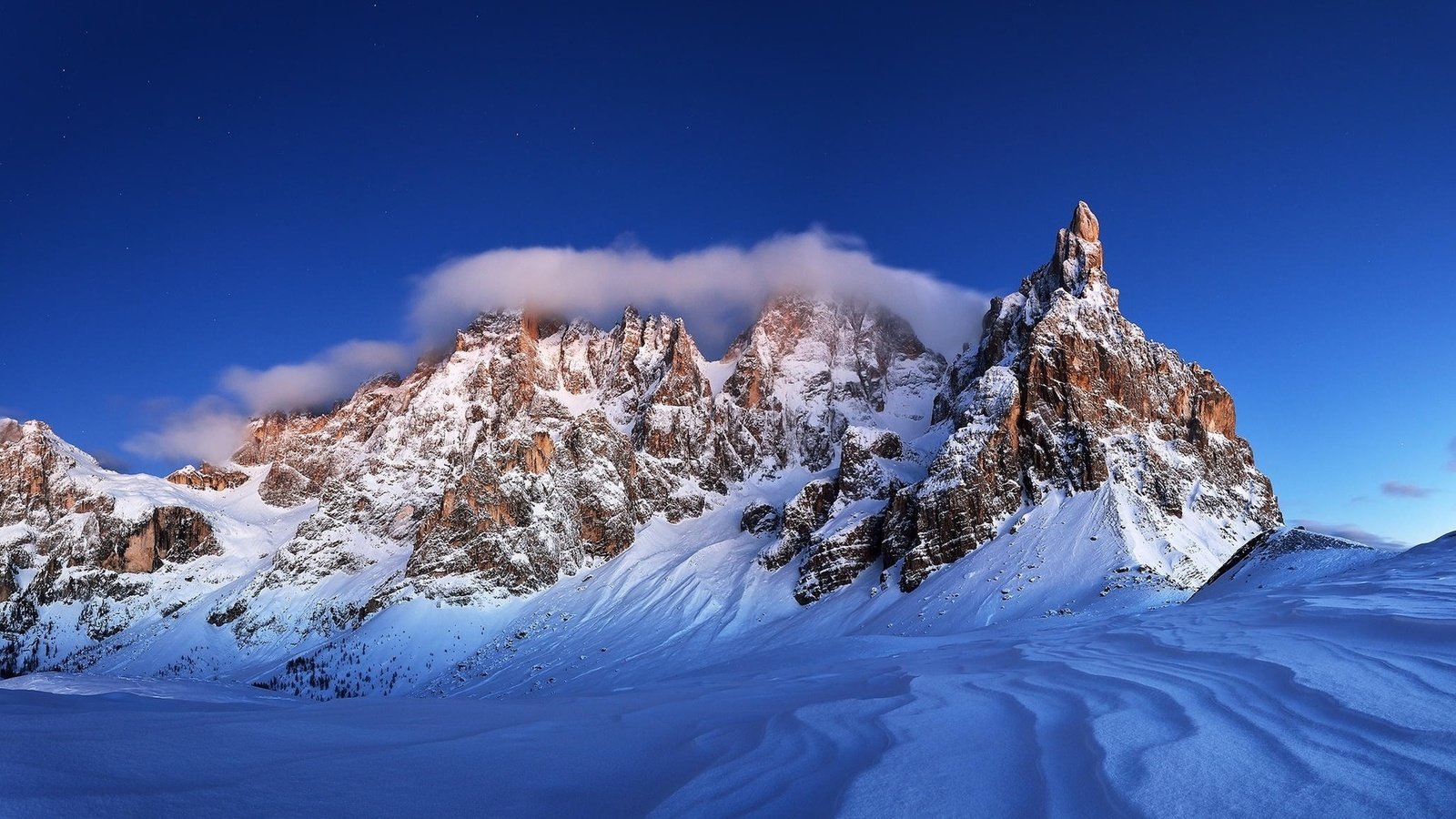 Обои небо, горы, скалы, снег, природа, зима, пейзаж, the sky, mountains, rocks, snow, nature, winter, landscape разрешение 1920x1200 Загрузить