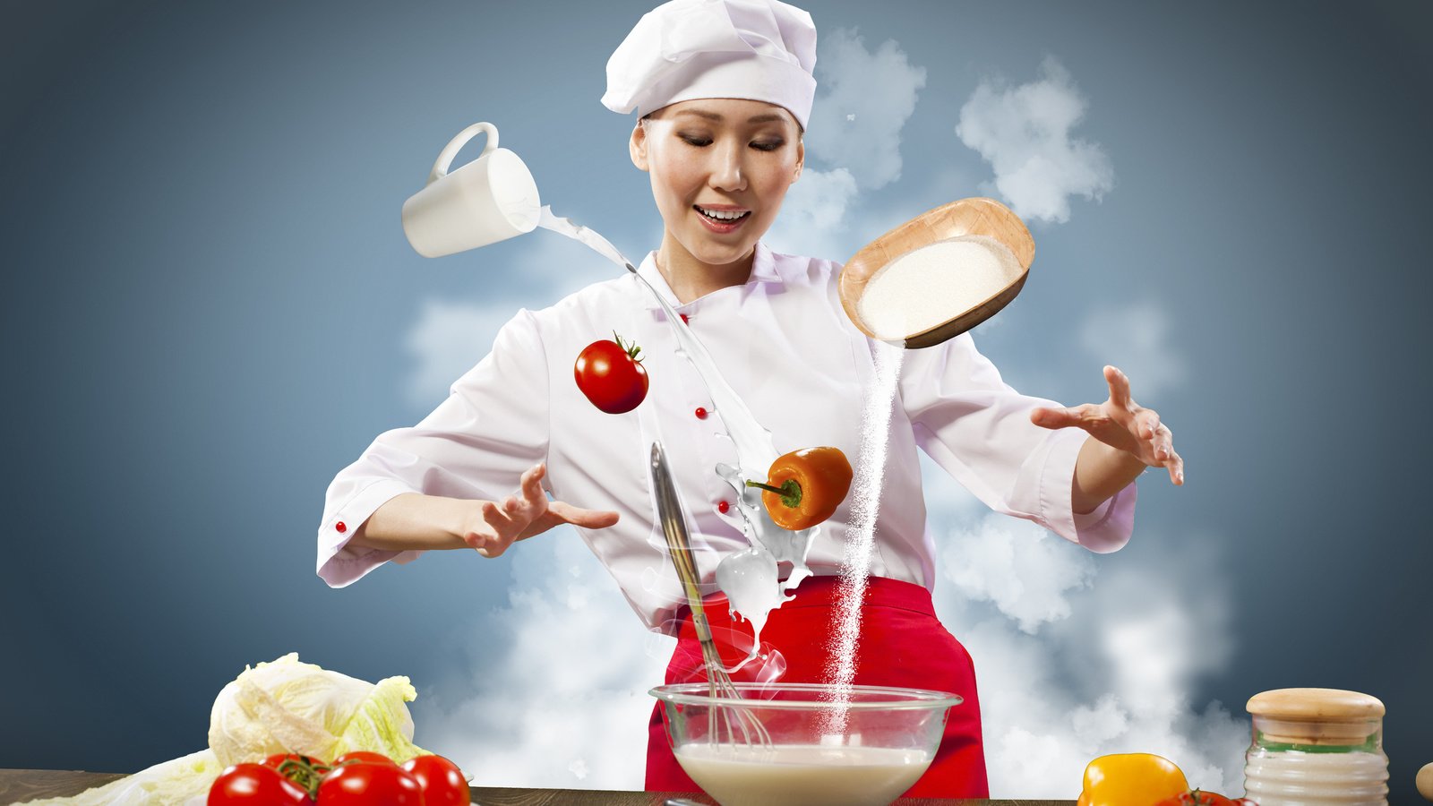 Обои девушка, улыбка, яйца, молоко, помидоры, повар, перчики, girl, smile, eggs, milk, tomatoes, cook, peppers разрешение 2560x1600 Загрузить