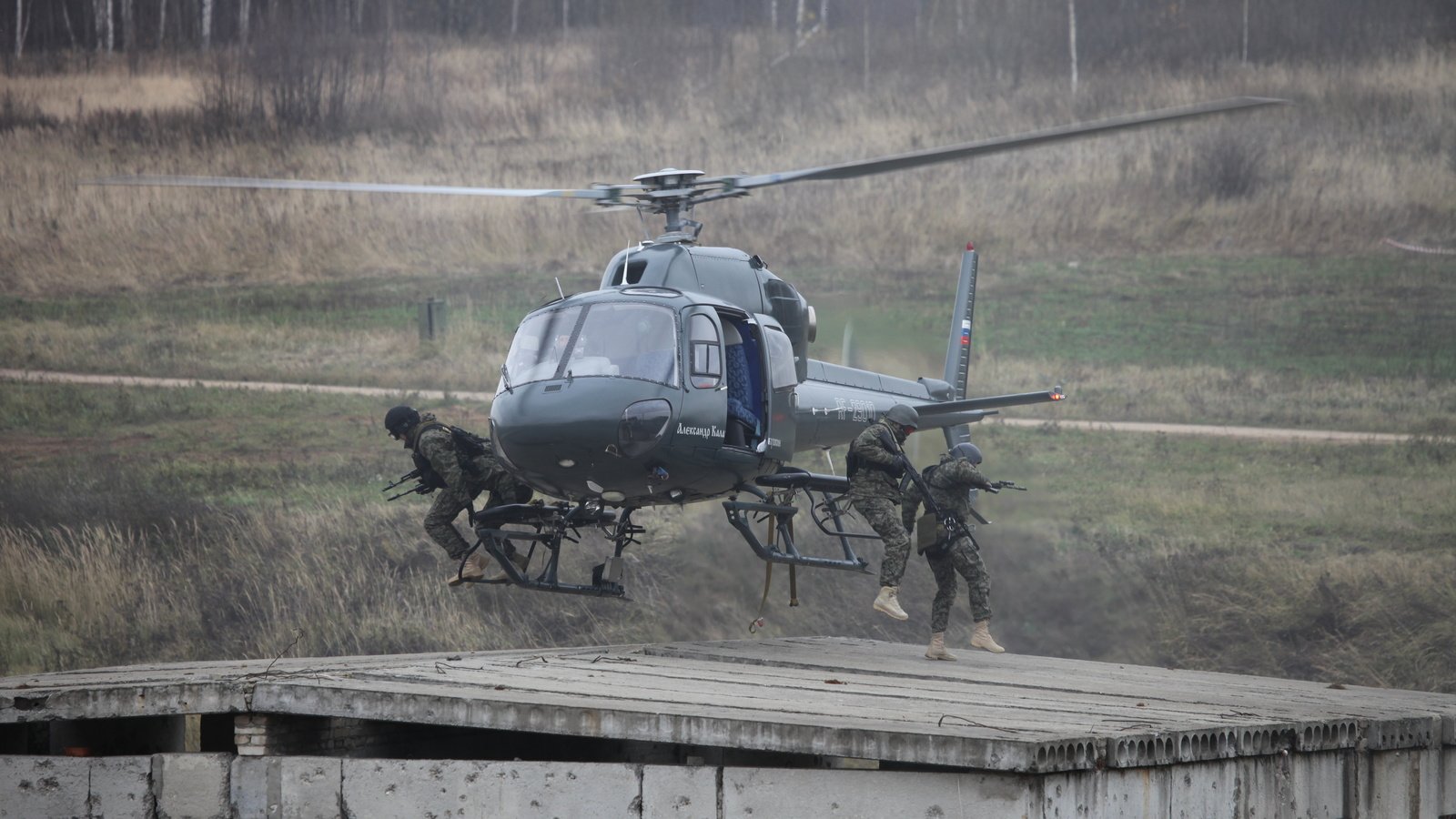 Обои вертолет, десантирование, as355 n, мвд рф, собр рысь, helicopter, landing, the interior ministry, sobr rys разрешение 2560x1600 Загрузить