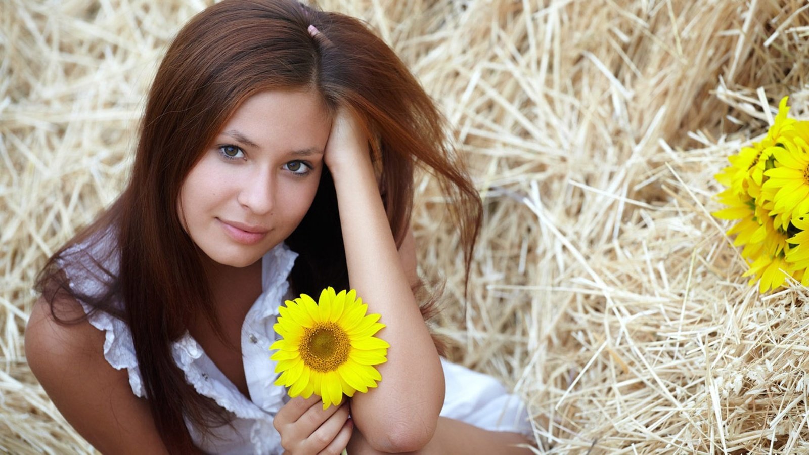 Обои девушка, с, цветком, girl, with, flower разрешение 1926x1083 Загрузить