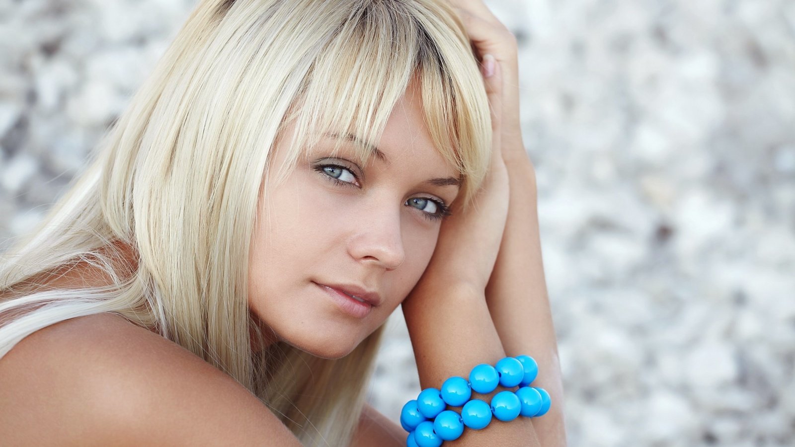 Обои девушка, голубой, браслет, girl, blue, bracelet разрешение 1920x1080 Загрузить