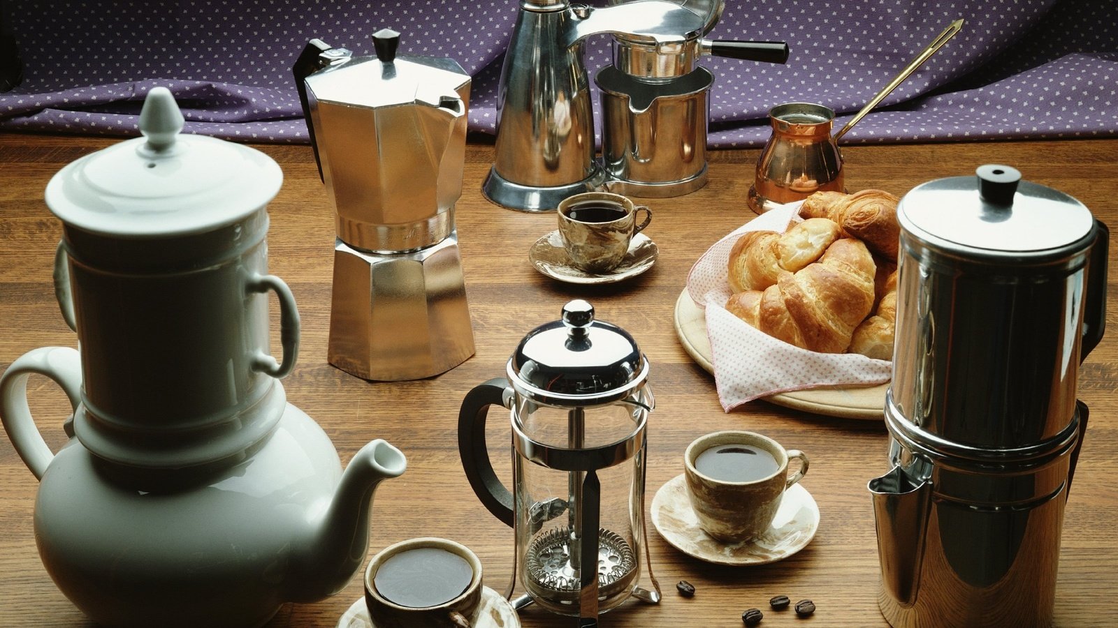 Обои стол, кружка, чай, чайник, круассаны, турка, кофемолка, table, mug, tea, kettle, croissants, turk, coffee grinder разрешение 2048x1280 Загрузить