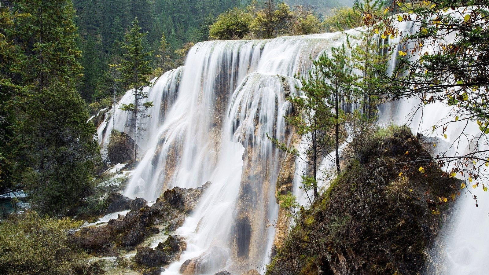 Обои деревья, лес, водопад, китай, trees, forest, waterfall, china разрешение 1920x1260 Загрузить