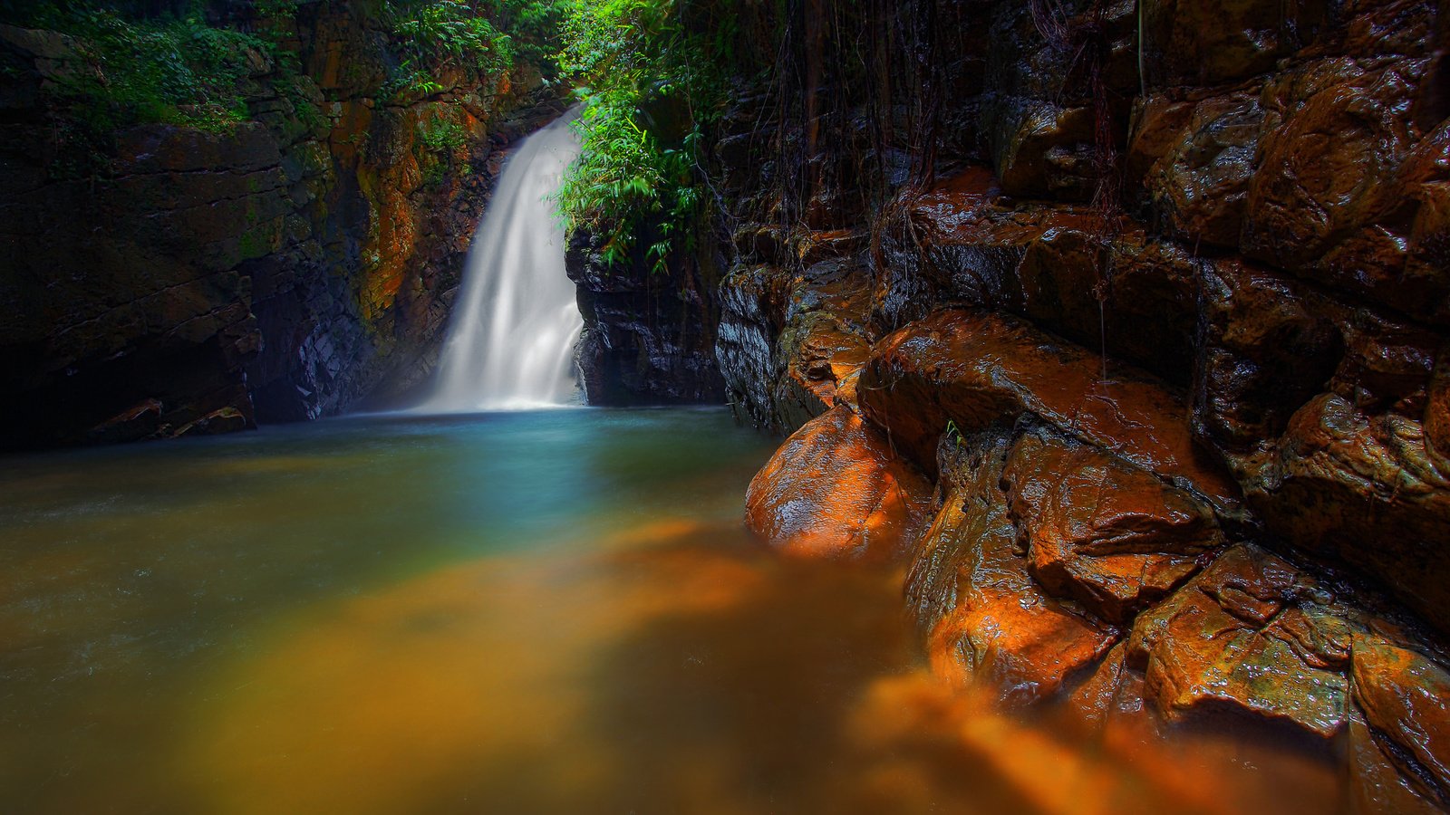 Обои деревья, скалы, водопад, поток, trees, rocks, waterfall, stream разрешение 2048x1365 Загрузить