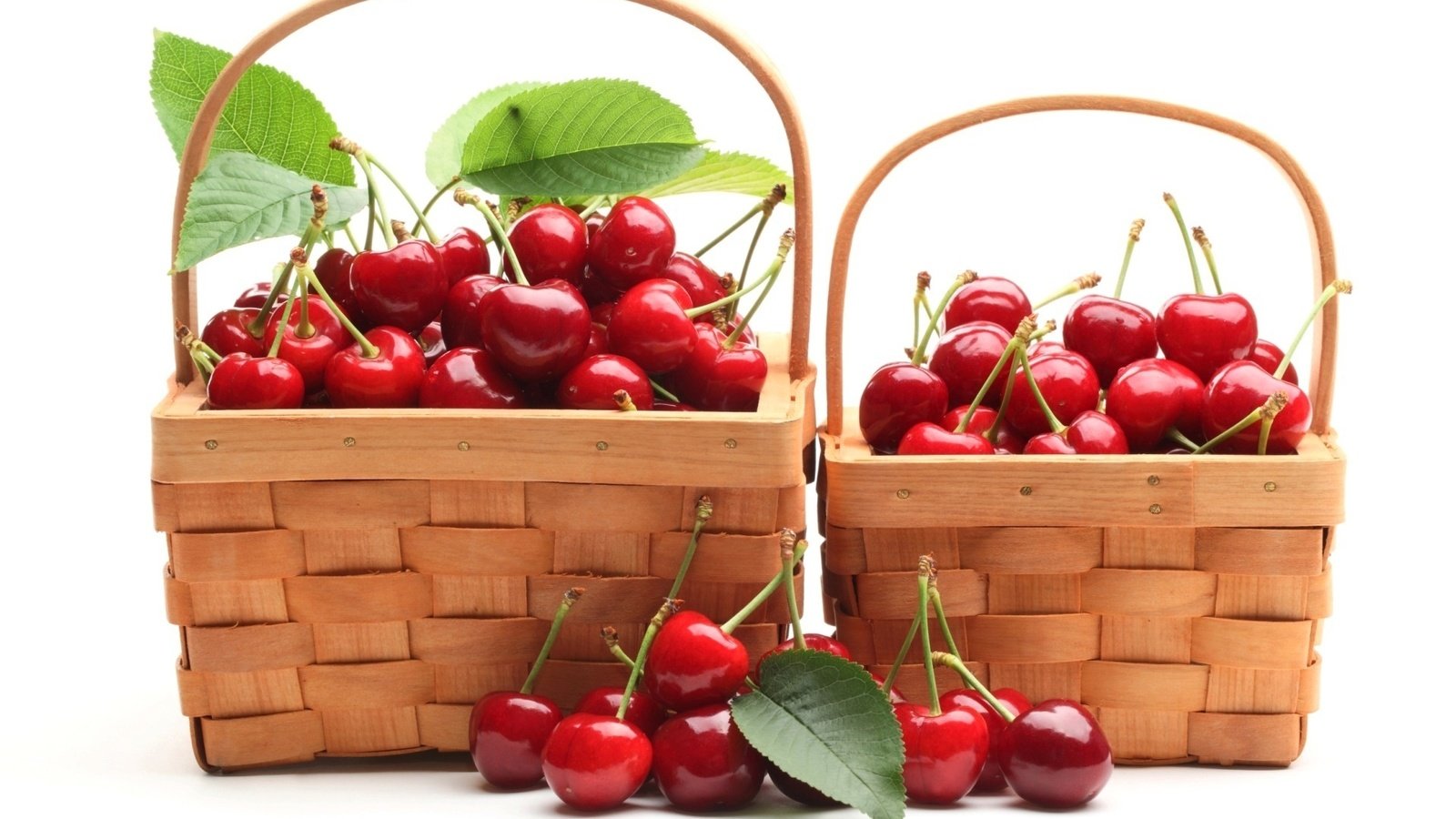 Обои красные, черешня, ягоды, белый фон, вишня, корзинки, red, cherry, berries, white background, baskets разрешение 1920x1200 Загрузить