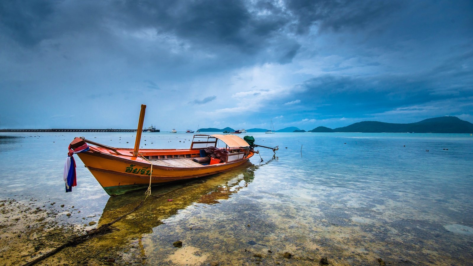 Обои небо, тучи, море, пляж, лодка, тайланд, таиланд, пхукет, the sky, clouds, sea, beach, boat, thailand, phuket разрешение 2880x1800 Загрузить