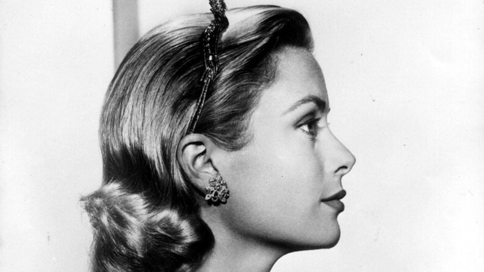 Обои чёрно-белое, профиль, лицо, актриса, грейс келли, black and white, profile, face, actress, grace kelly разрешение 1920x1440 Загрузить