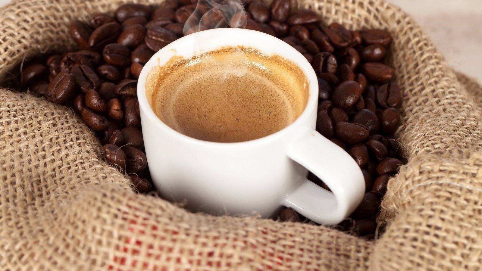 Обои зерна, кофе, кофейные, пенка, мешковина, grain, coffee, foam, burlap разрешение 1920x1282 Загрузить