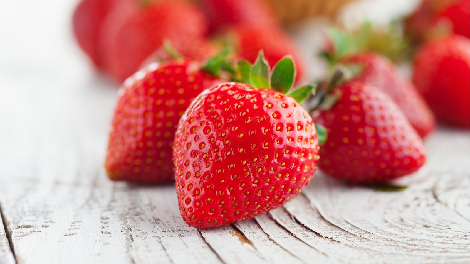 Обои красная, клубника, спелая, ягоды, лесные ягоды, краcный, парное, сладенько, red, strawberry, ripe, berries, fresh, sweet разрешение 5530x3687 Загрузить