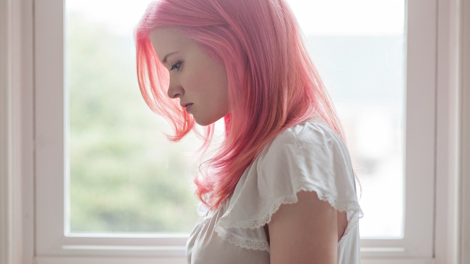 Обои девушка, профиль, розовые волосы, girl, profile, pink hair разрешение 2048x1546 Загрузить