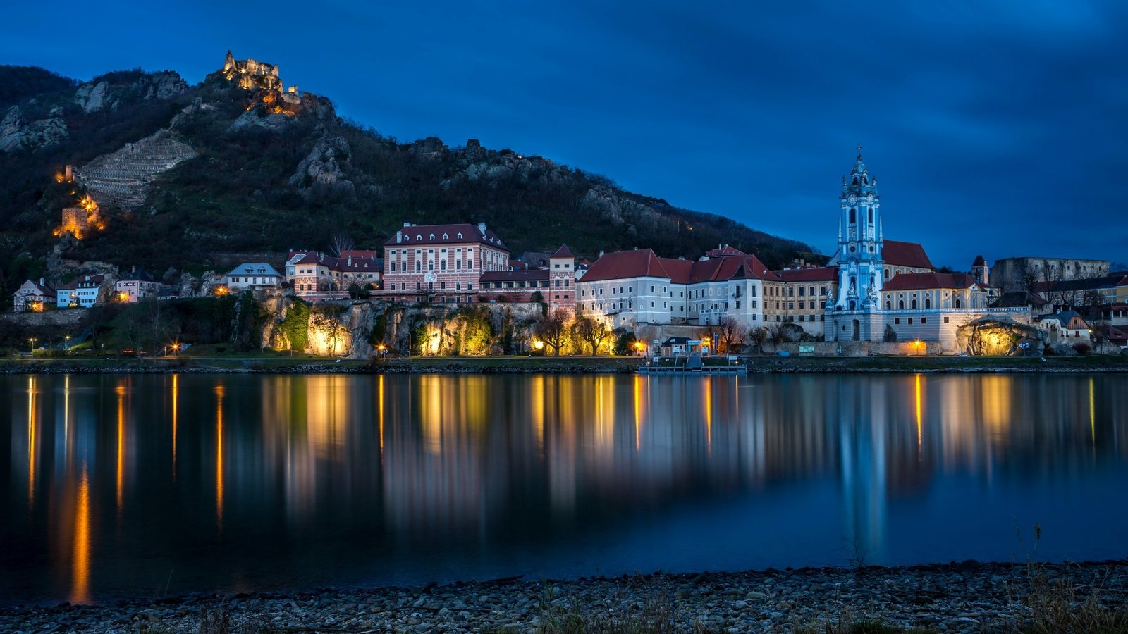 Обои ночь, огни, город, австрия, дюрнштайн, night, lights, the city, austria, dürnstein разрешение 2880x1800 Загрузить