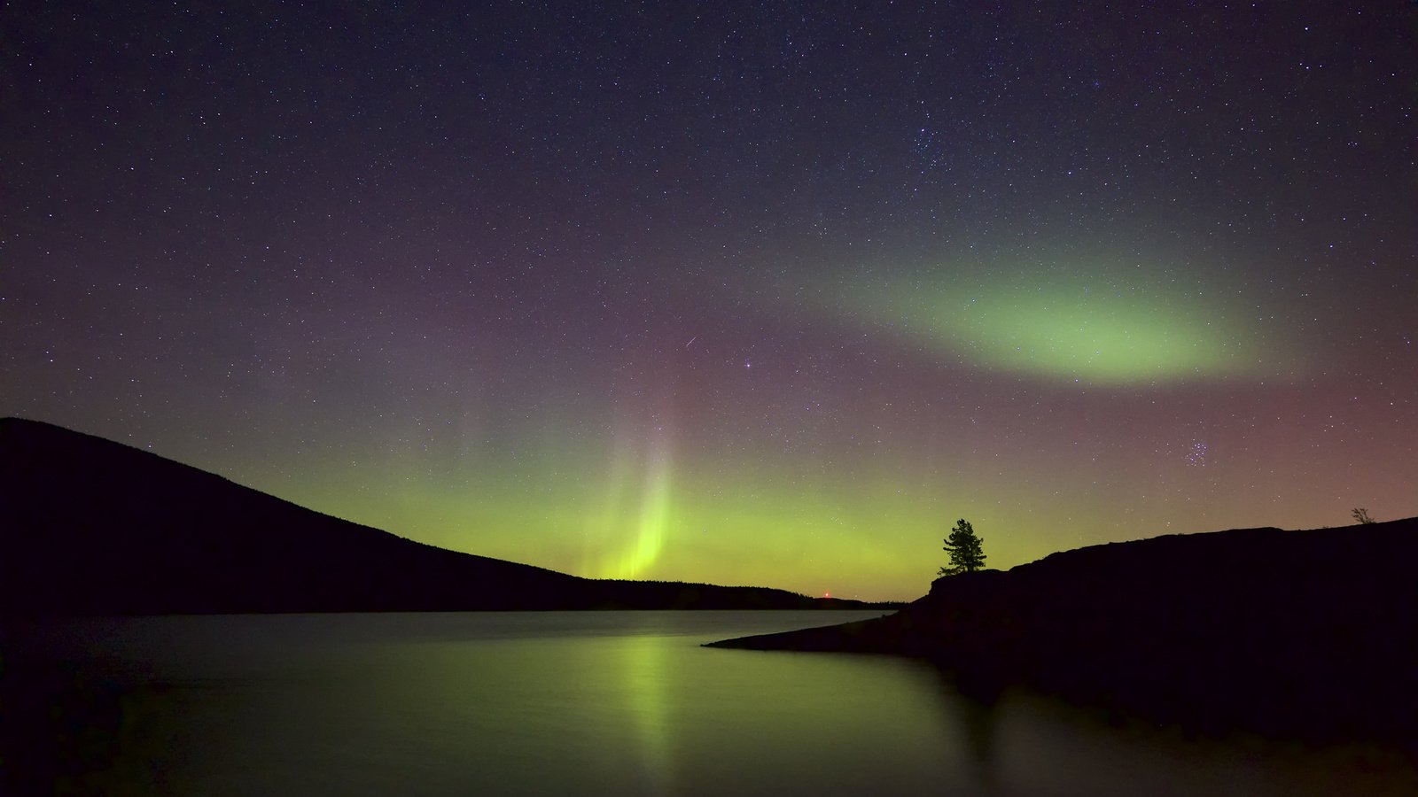 Обои небо, ночь, озеро, природа, северное сияние, силуэты, the sky, night, lake, nature, northern lights, silhouettes разрешение 2048x1365 Загрузить