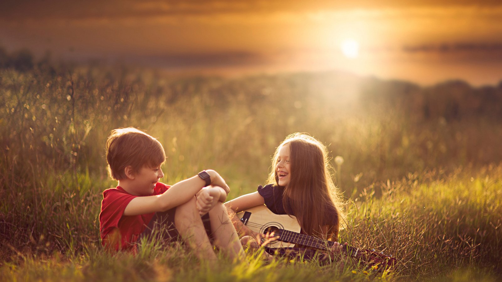 Обои трава, смех, природа, улыбка, гитара, музыка, дети, девочка, мальчик, grass, laughter, nature, smile, guitar, music, children, girl, boy разрешение 2048x1606 Загрузить