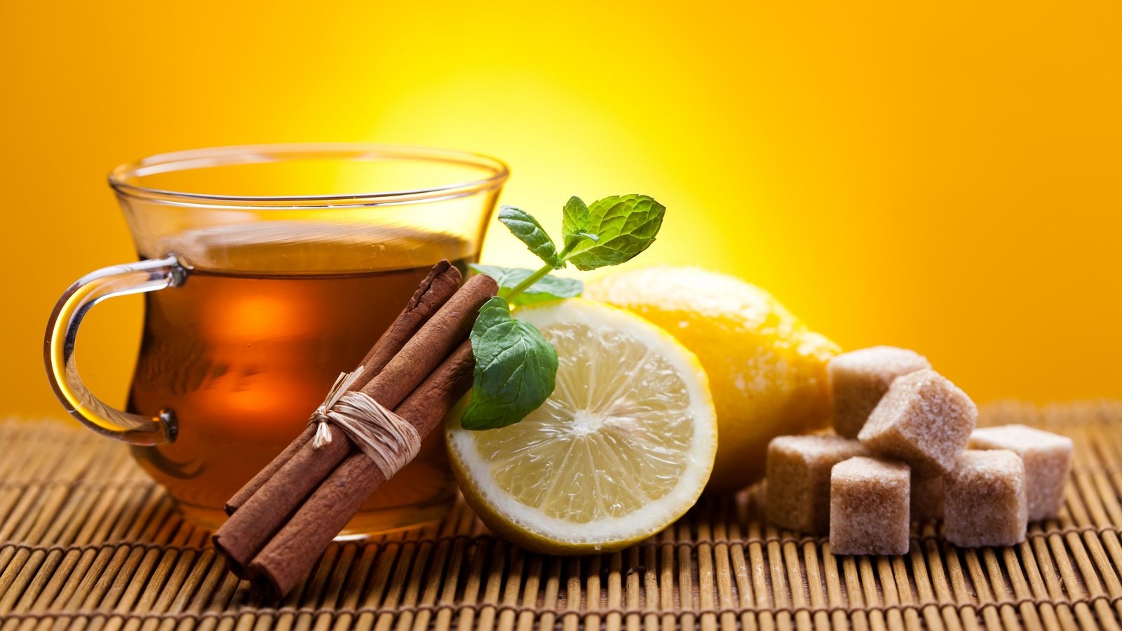 Обои корица, лимон, чашка, чай, сахар, палочки, циновка, cinnamon, lemon, cup, tea, sugar, sticks, mat разрешение 2880x1920 Загрузить