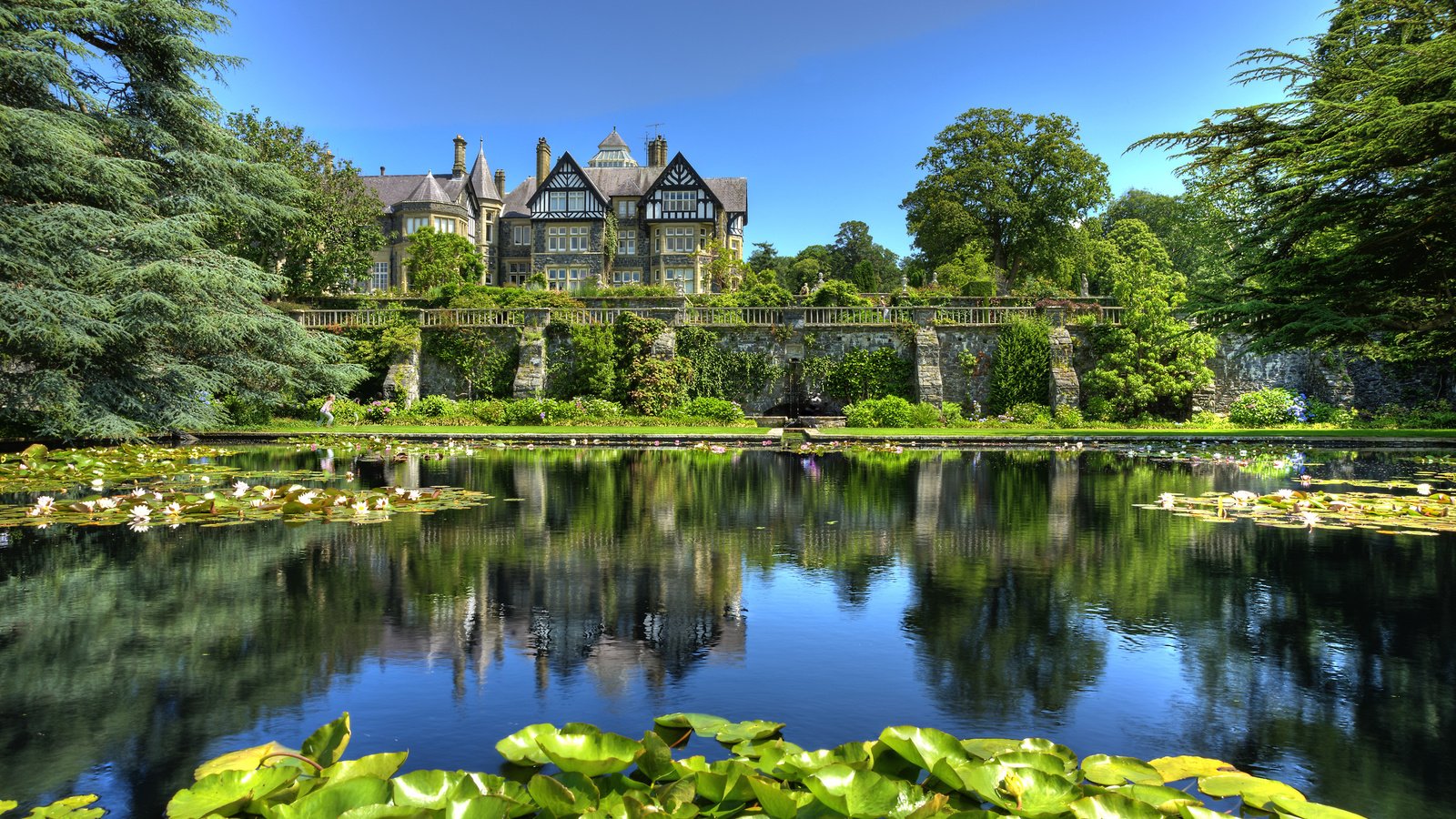 Обои деревья, пейзаж, парк, дом, пруд, great britain, bodnant gardens, trees, landscape, park, house, pond разрешение 3600x2400 Загрузить