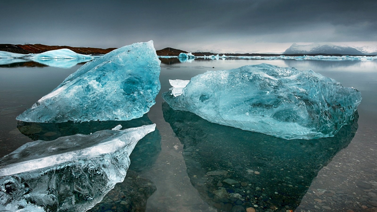 Обои небо, берег, море, горизонт, лёд, исландия, глыба, the sky, shore, sea, horizon, ice, iceland, lump разрешение 2048x1365 Загрузить