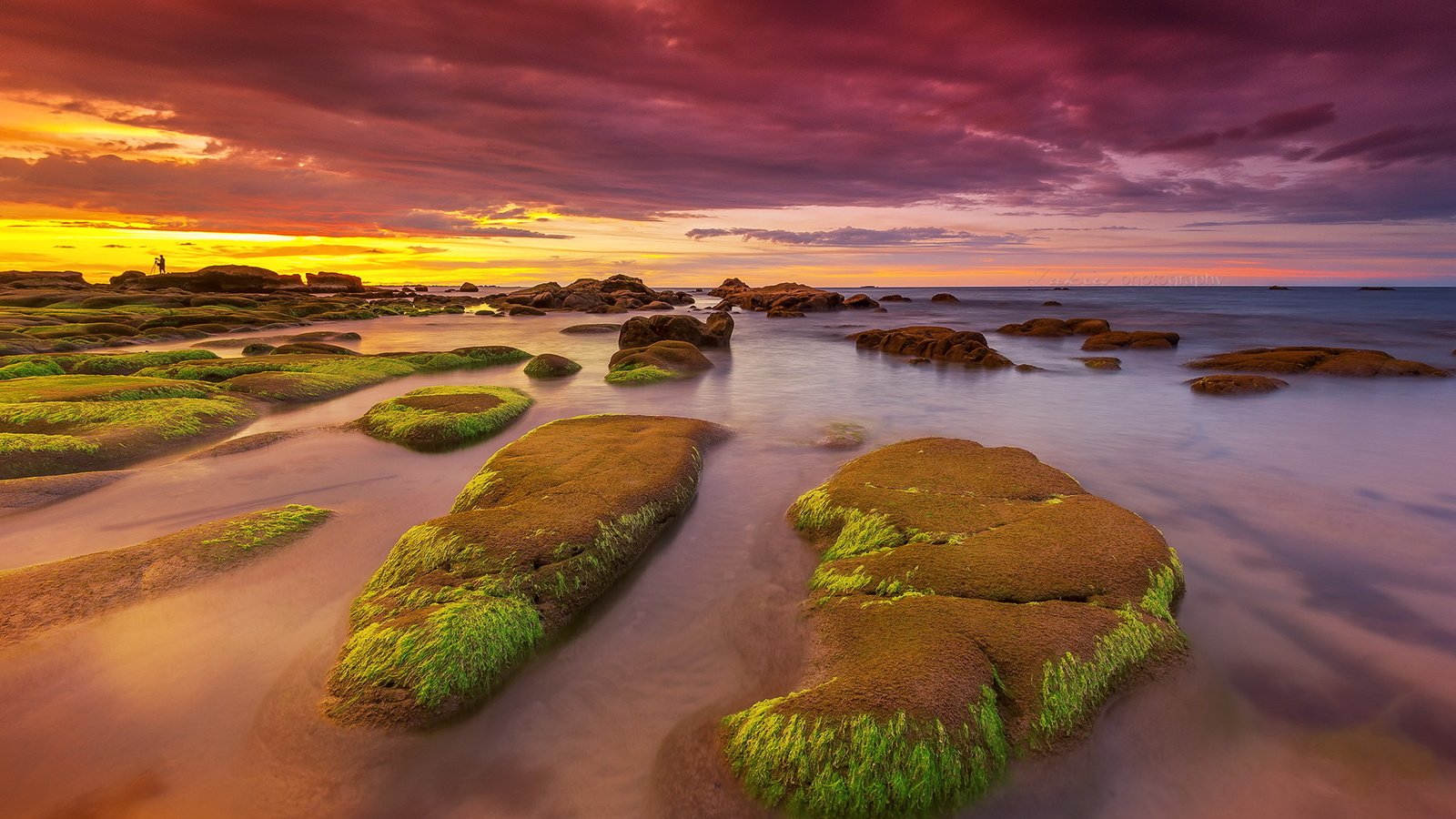 Обои скалы, камни, берег, закат, море, водоросли, rocks, stones, shore, sunset, sea, algae разрешение 2047x1246 Загрузить