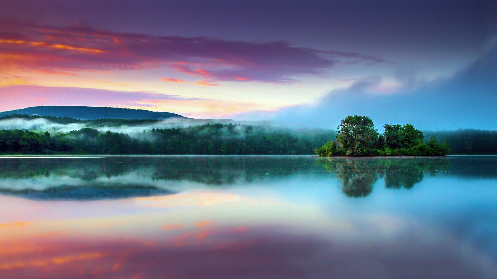 Обои деревья, вода, озеро, лес, отражение, пейзаж, туман, trees, water, lake, forest, reflection, landscape, fog разрешение 2048x1247 Загрузить