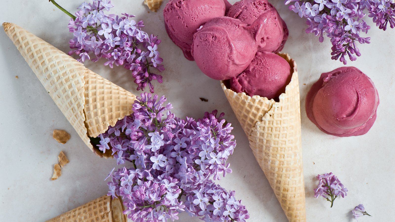 Обои мороженое, сирень, вафли, ice cream, lilac, waffles разрешение 2000x1419 Загрузить