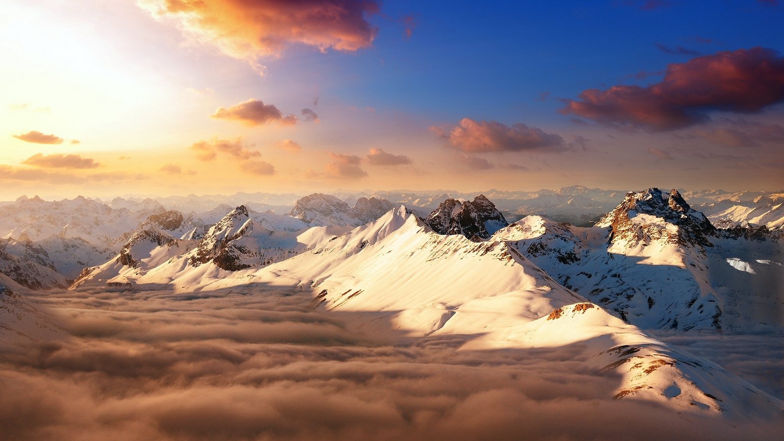 Обои небо, облака, горы, снежные вершины, the sky, clouds, mountains, snowy peaks разрешение 2560x1600 Загрузить
