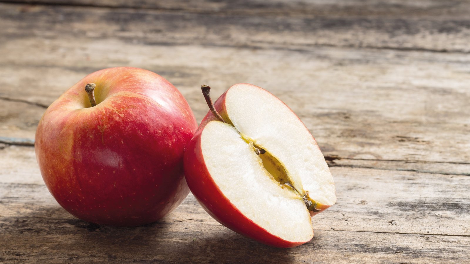 Обои фрукты, яблоки, плоды, половина, дерева, эппл, fruit, apples, half, wood, apple разрешение 4272x2848 Загрузить
