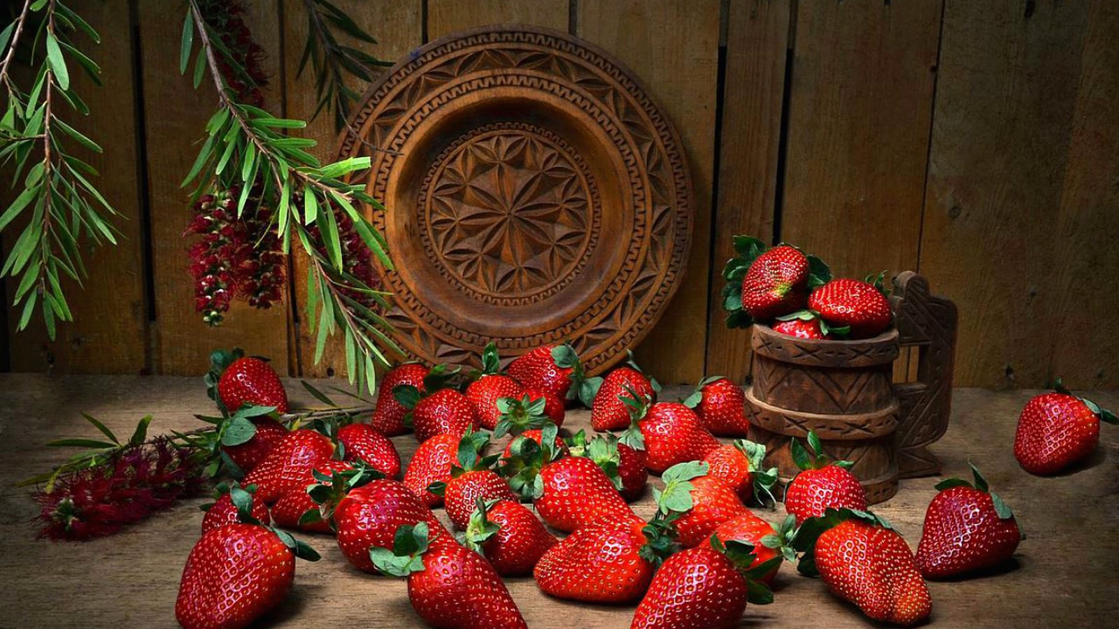 Обои клубника, кружка, ягоды, тарелка, натюрморт, strawberry, mug, berries, plate, still life разрешение 1920x1200 Загрузить