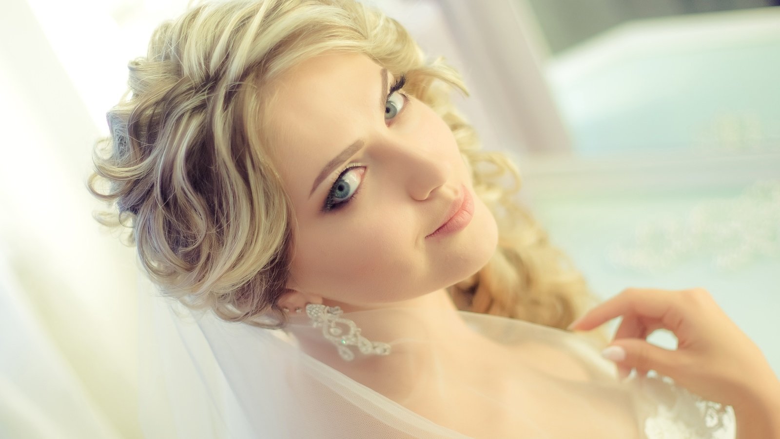 Обои блондинка, портрет, красота, лицо, невеста, blonde, portrait, beauty, face, the bride разрешение 1920x1280 Загрузить