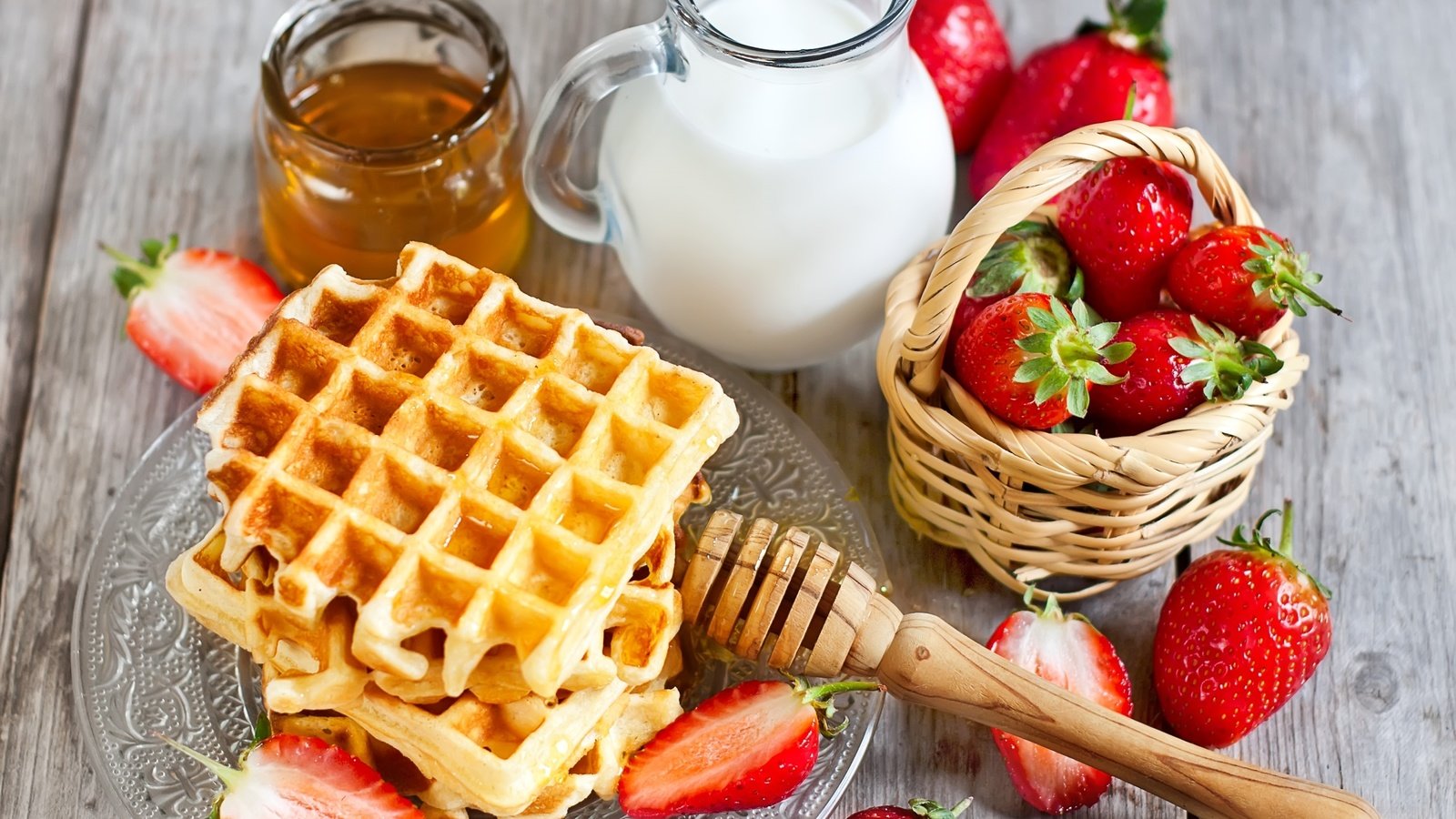 Обои клубника, молоко, мед, вафли, strawberry, milk, honey, waffles разрешение 2700x2083 Загрузить