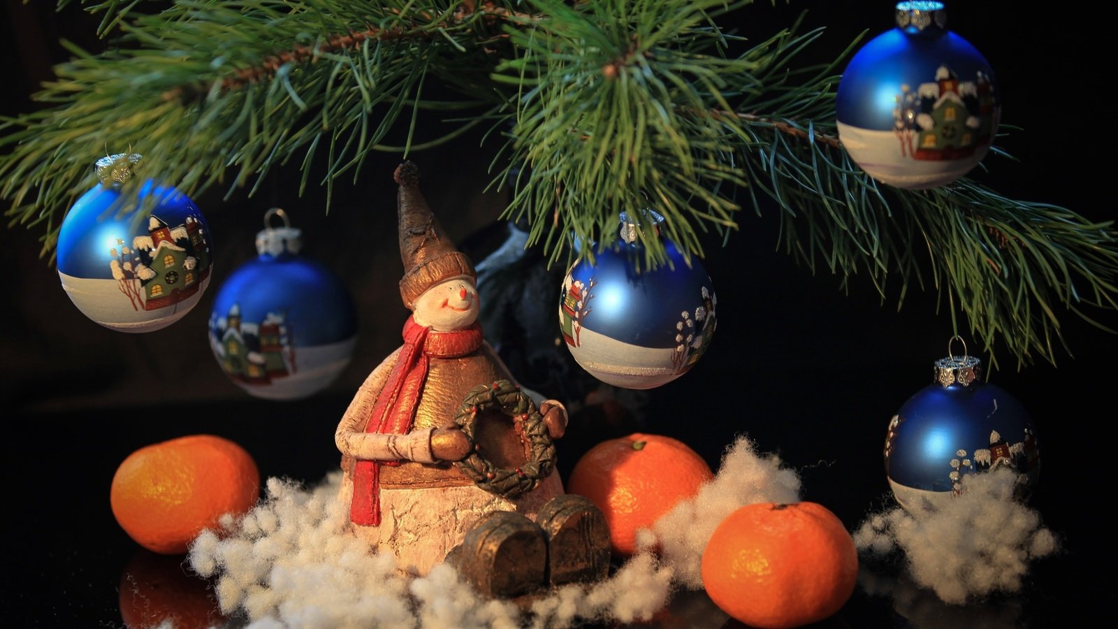 Обои снеговик, игрушки, мандарины, сосна, snowman, toys, tangerines, pine разрешение 2400x1635 Загрузить