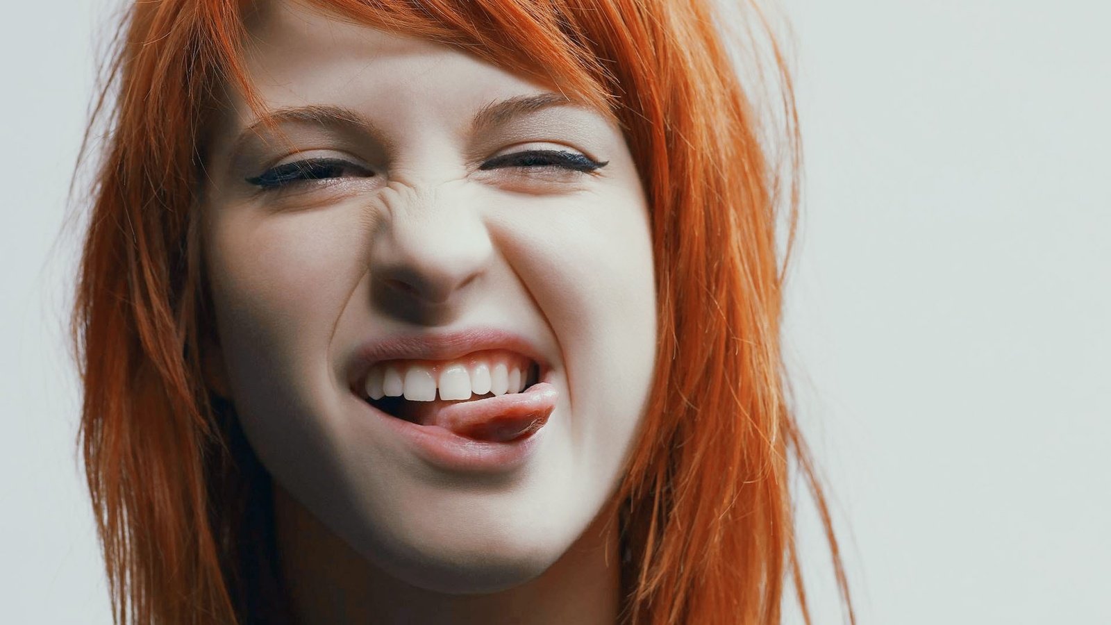 Обои рыжая, певица, язык, рожица, хейли уильямс, red, singer, language, smiley, hayley williams разрешение 1920x1080 Загрузить