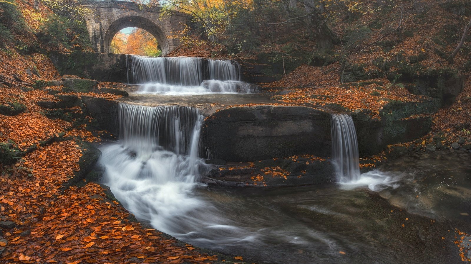 Обои река, листья, мост, водопад, осень, каскад, болгария, river, leaves, bridge, waterfall, autumn, cascade, bulgaria разрешение 2048x1228 Загрузить